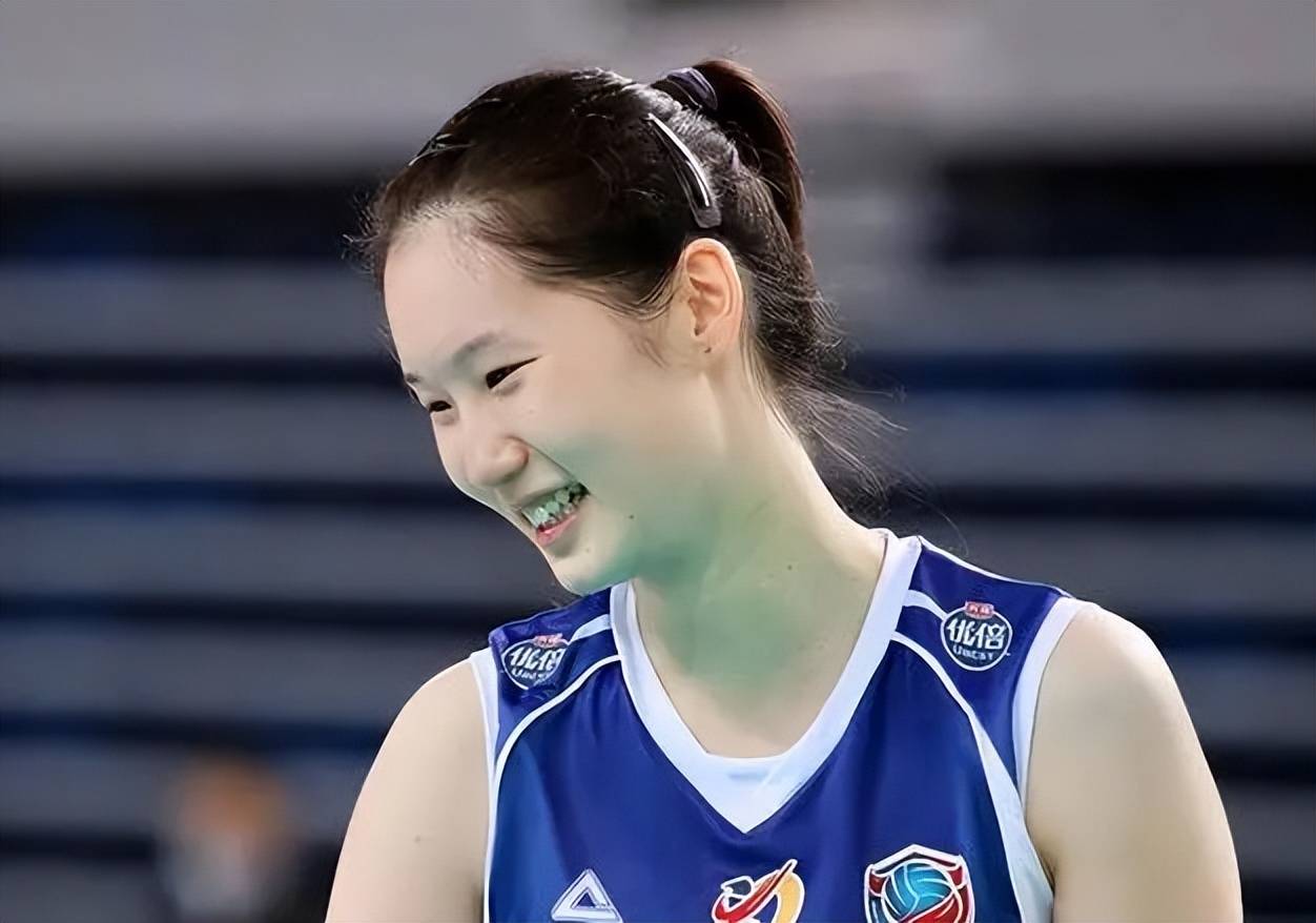 王文涵:总是能够在关键时刻保持冷静,并做出明智的决策._中国女排_比