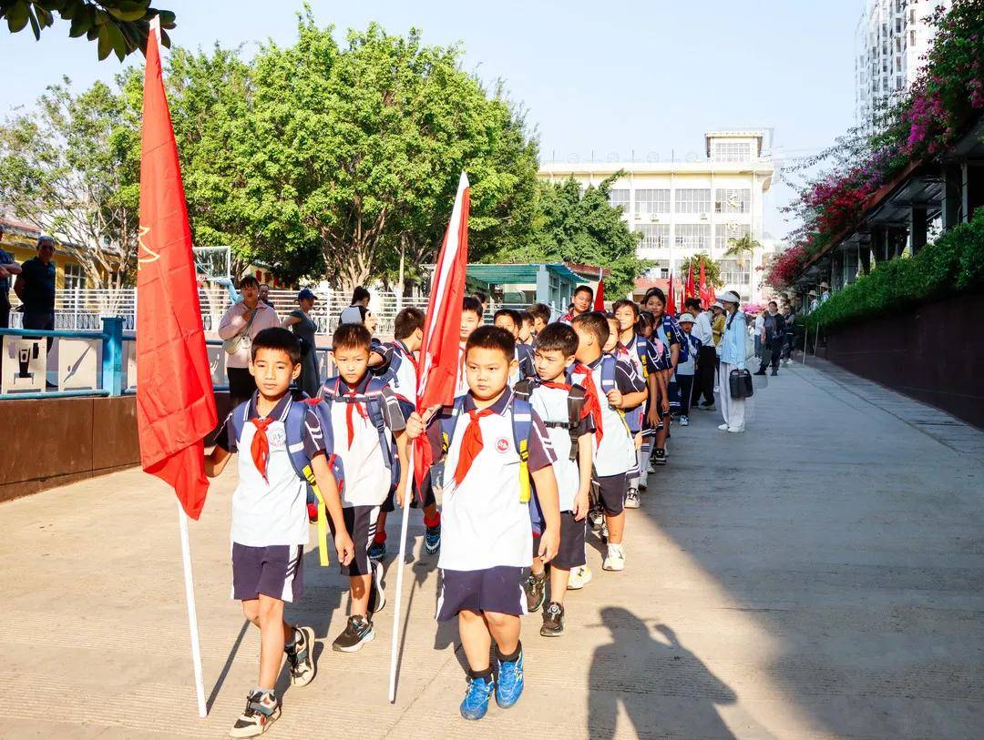 校园活动—开远行知学校开展红色踏青之旅
