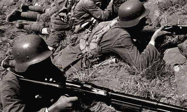 血战昆仑关!邱清泉操起一把砍刀,哇哇大叫着往上扑去!