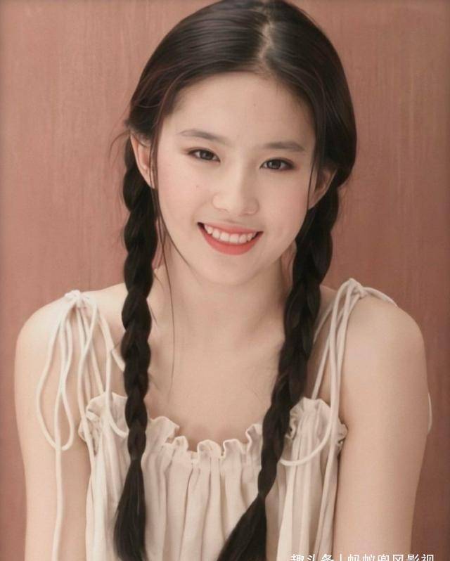 她被国人称为"神仙姐姐",美的无可挑剔,却是家里最丑的_刘亦菲_照片