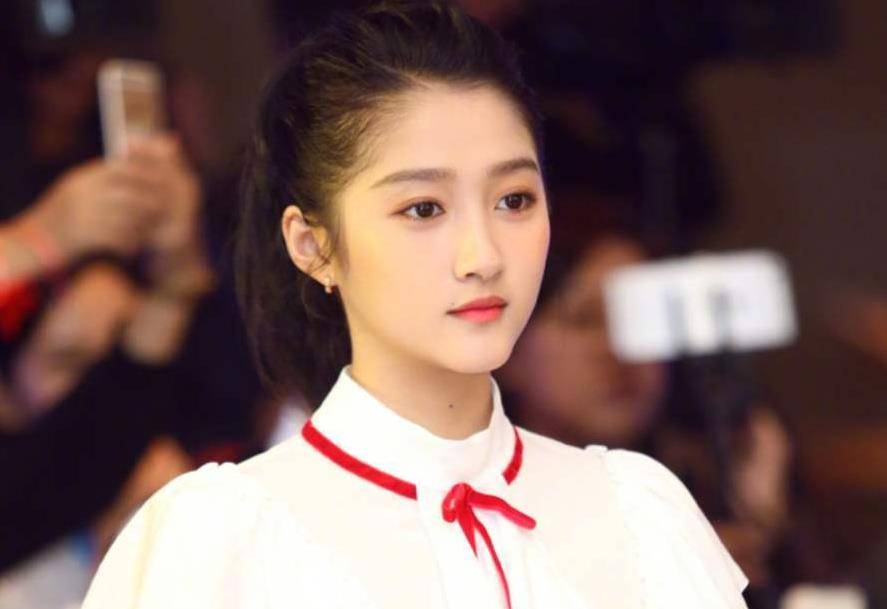 同为"四小花旦",关晓彤魅力不及周冬雨实力,关晓彤落伍了吗?