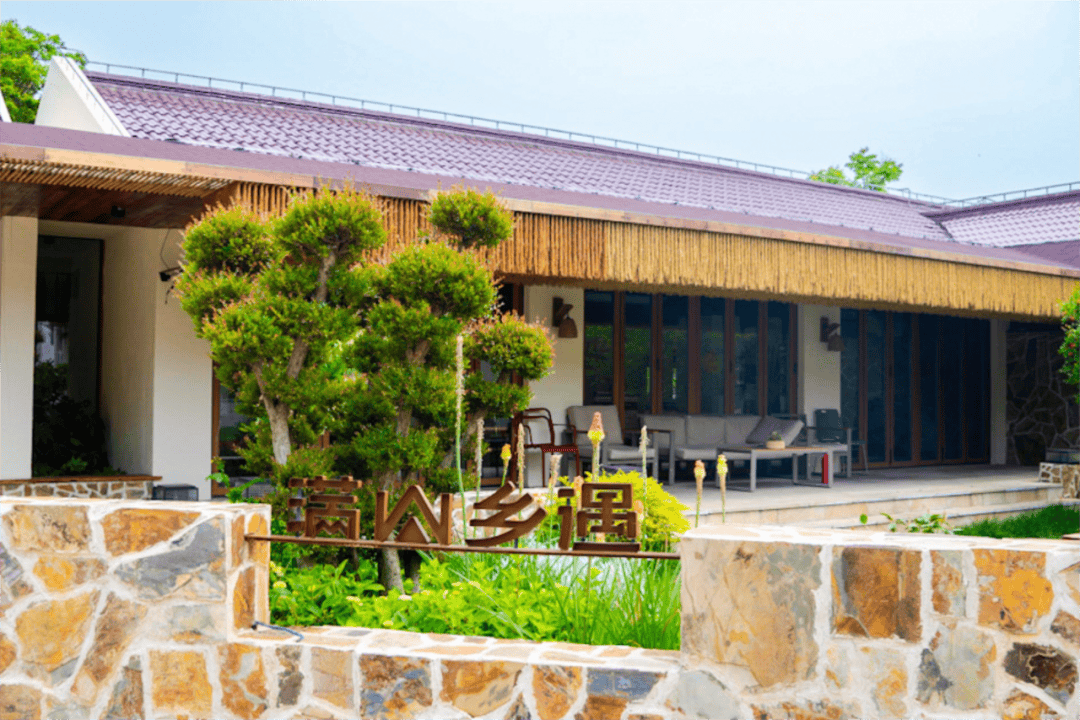 以水乡文化中心区为核心,辅之以公共活动中心,接待中心,展示中心,村民