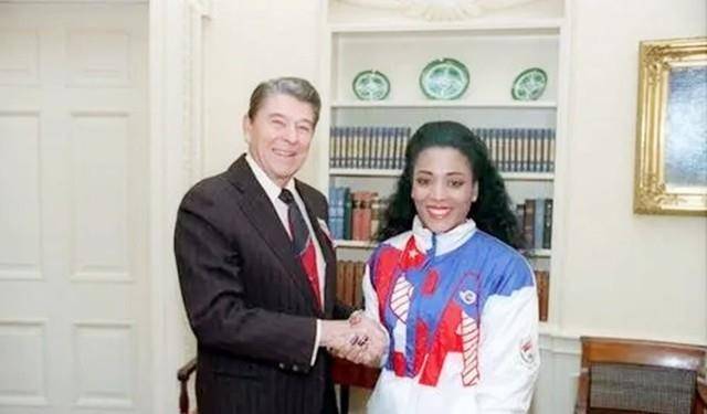 "花蝴蝶"乔伊娜:飞行药检前匆忙退役,死因真与禁药有关?