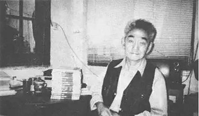 张爱玲在美国凄凉离世,弟弟每天大敞房门:我不想重蹈她的覆辙