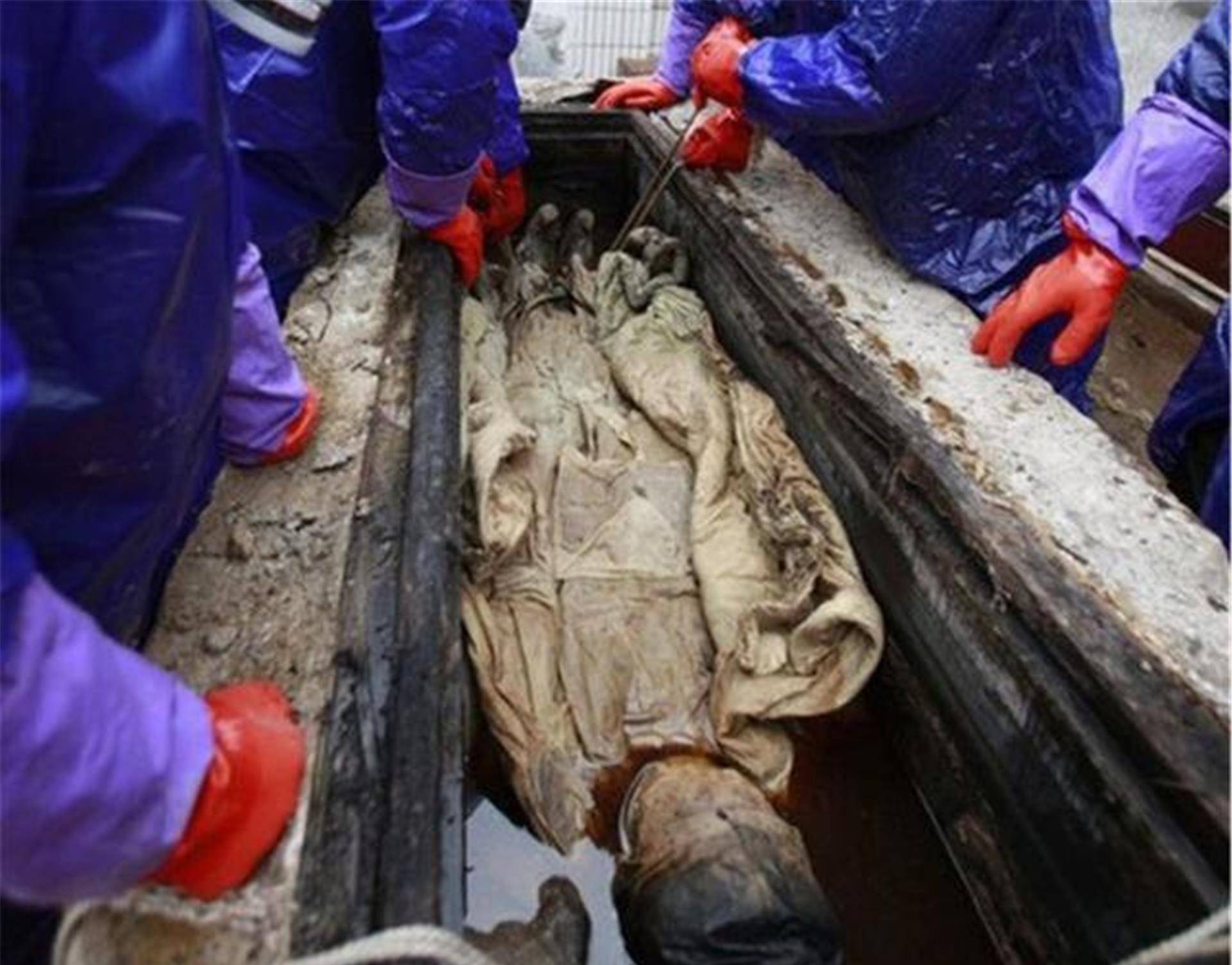 考古发现古墓不腐女尸图片