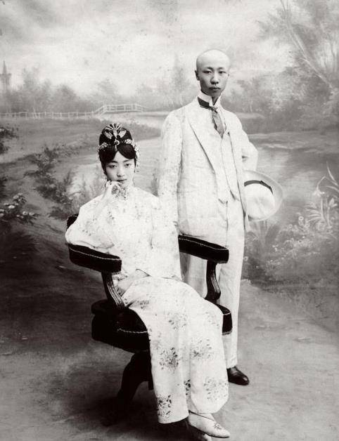 少女时的宛容活泼可爱,长得也很