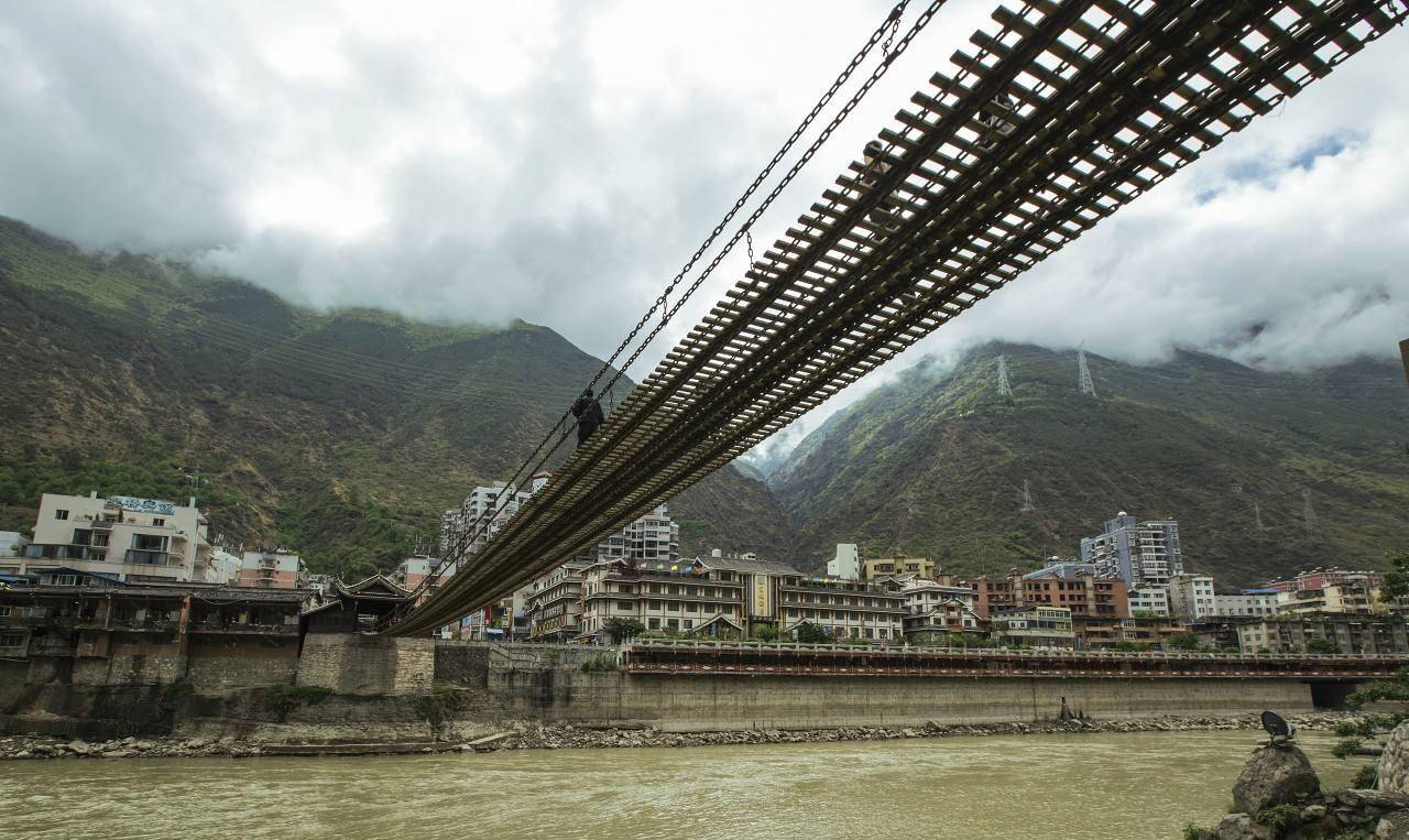 300年历史的泸定桥,13根铁索撑起40余吨的大桥,古人如何修建?