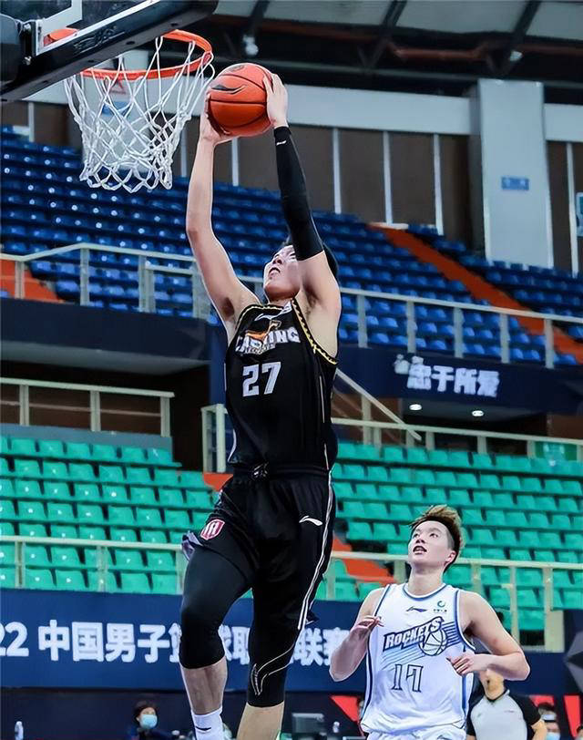 辽宁男篮夺冠后首日,首位离队球员俞泽辰加盟吉林队,能否实现突破