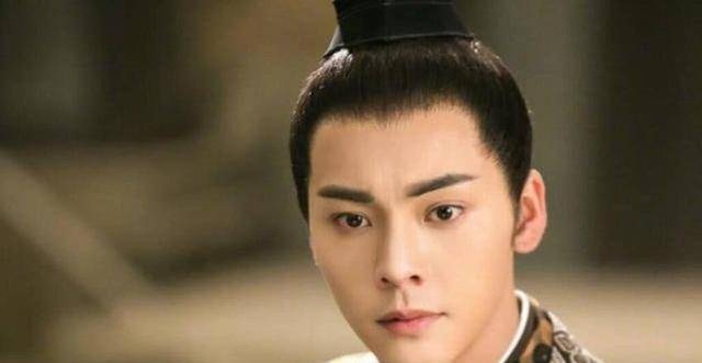 哥哥称帝,向弟弟敬酒:希望你能活千岁!弟弟机智回答躲过一劫