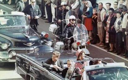 1963年,当肯尼迪遇刺时,成千上万的人都在电视机前看到这一幕.