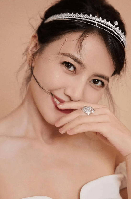 二,甜蜜爱情故事令人羡慕无论是瑜伽,游泳还是户外运动,高圆圆都能够