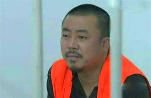 他砍伤刑警后潜逃到娱乐圈,13年间演了60多部剧,名字听着耳熟_吉世光