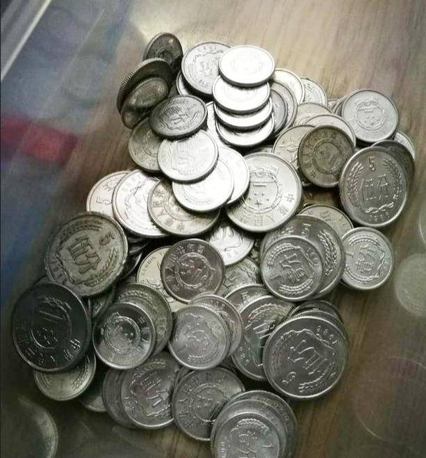 但是别人扔给他的这一车破烂,乔保锋将其售卖之后,竟然净赚了十几块钱