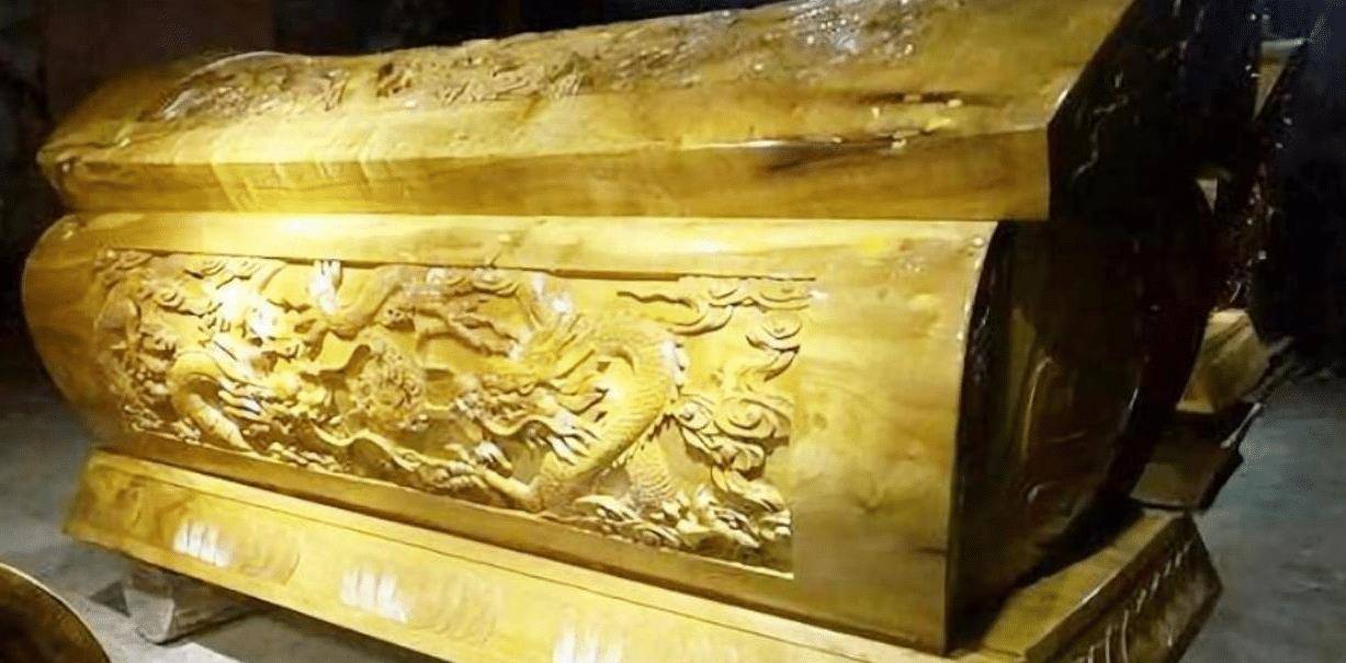 贵州工人挖水库挖出一古墓,连棺材钉都是纯金,墓主是何人?