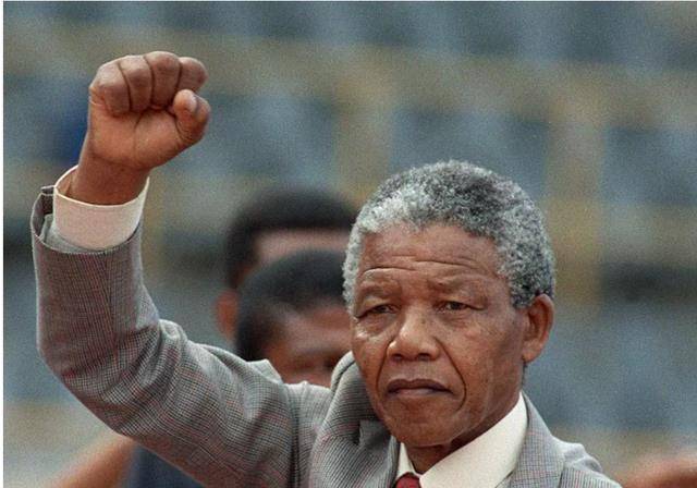 从巅峰彻底跌落,南非只用了短短10年,看看曼德拉究竟干了什么?