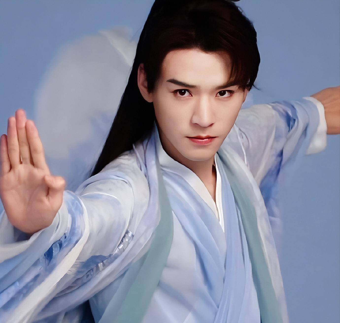 《狐妖小红娘》频登热搜,网友热议杨幂配音与龚俊形象