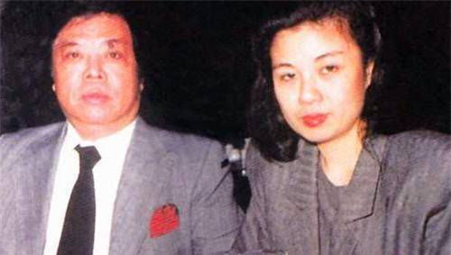 只能说郑周敏离世过早了,而郑绵绵的兄长也是退居幕后,家族这么大企业