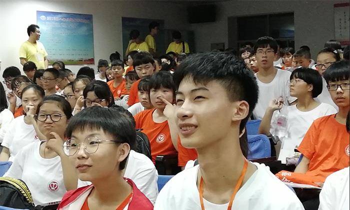 父母残疾,靠捡破烂高考744分上清华的庞众望,如今获得直博资格