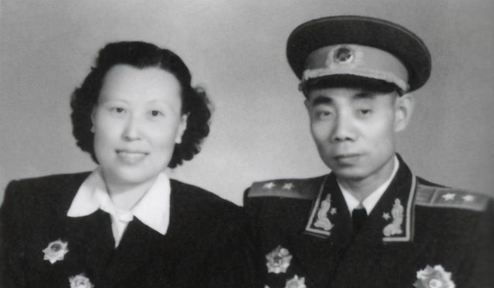 吴信泉将军一生光风霁月,光明磊落,大智大勇,临终前还不忘告诫子女:"