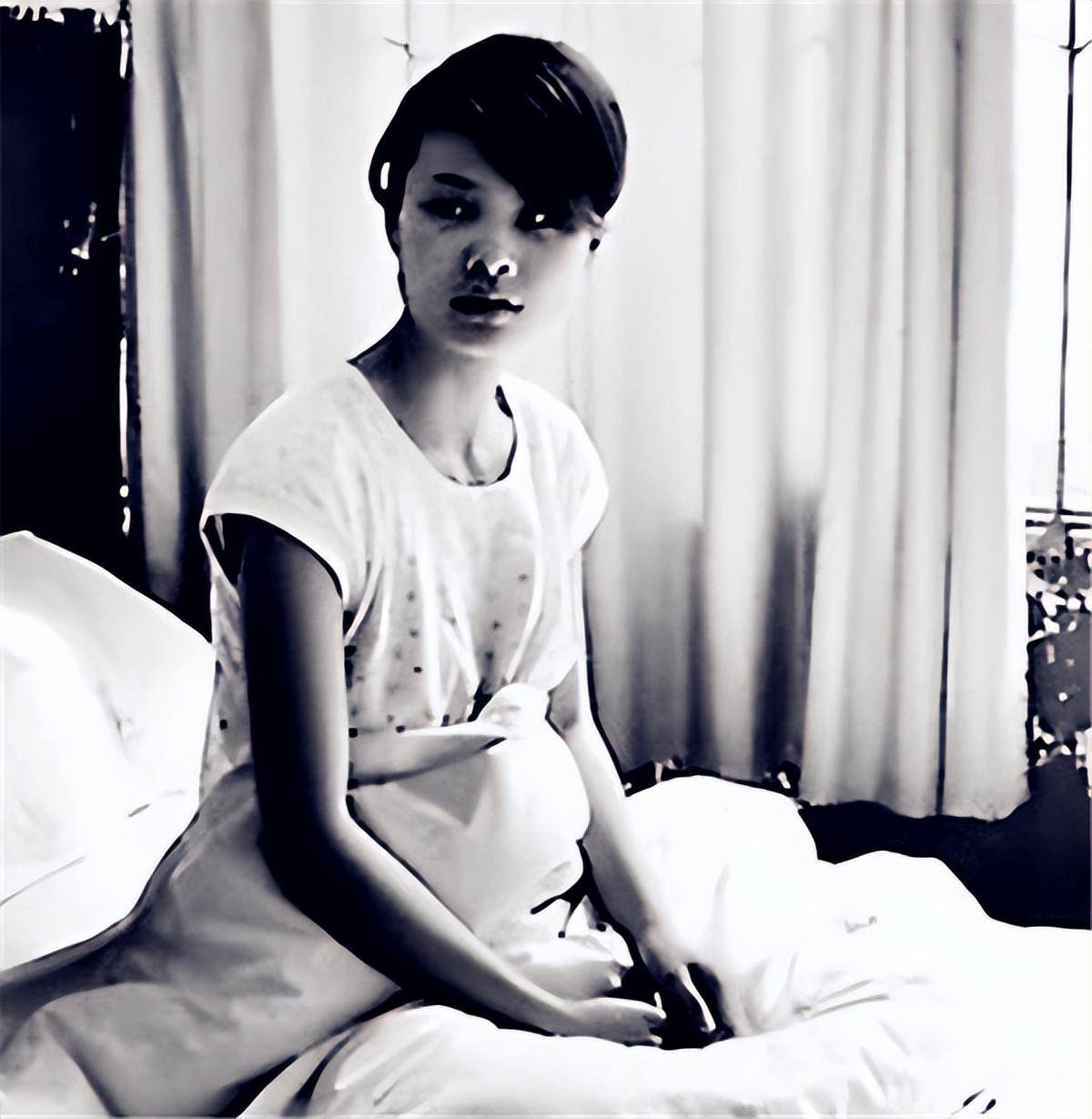 在这起案件发生后,邓玉娇成为了社会各界关注的焦点.