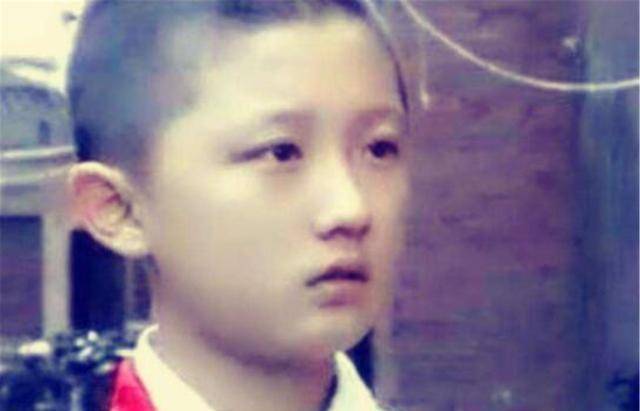 曾经的童星李传,9岁成名家境富裕,后来为何流浪街头拾荒为生