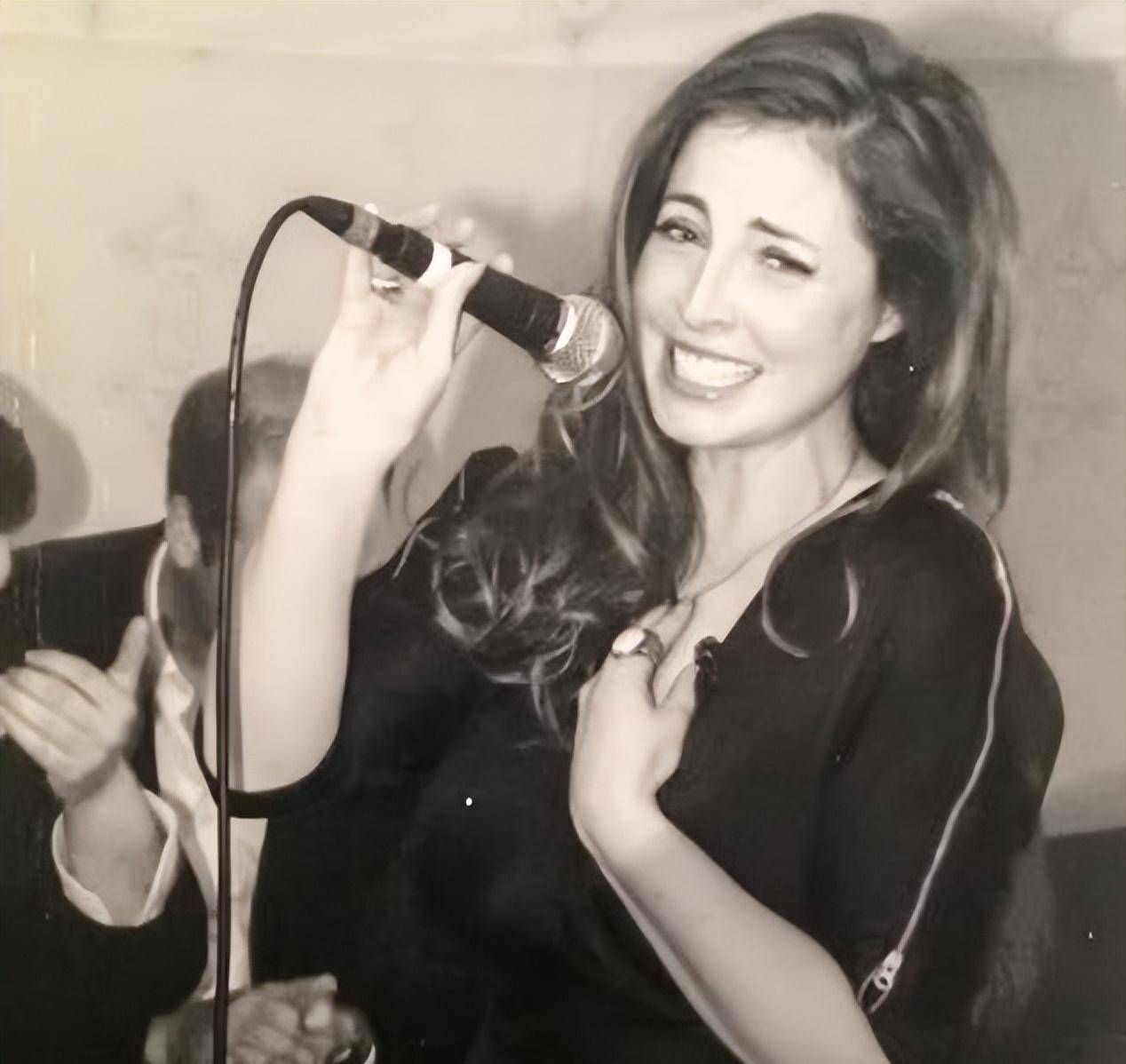 卡米拉亮相追思会,威廉初恋沧桑现身_伊恩·法夸尔_会上_罗斯·法夸尔