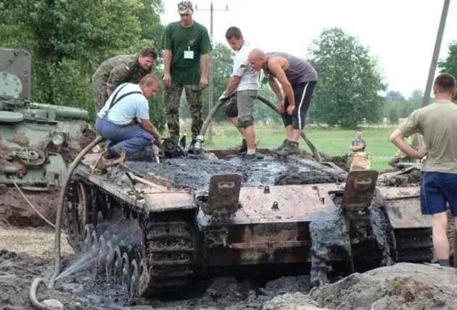 俄罗斯地下还埋着多少二战装备?无所不能的挖土党会告诉你答案