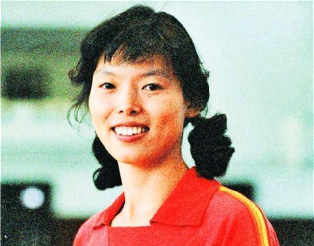 女排5连冠球员,退役后因病逝世,骨灰盒发现钢钉,致敬女排精神