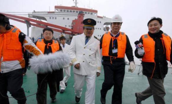 中国货船振华4号,30名船员击退索马里海盗,他们是怎么