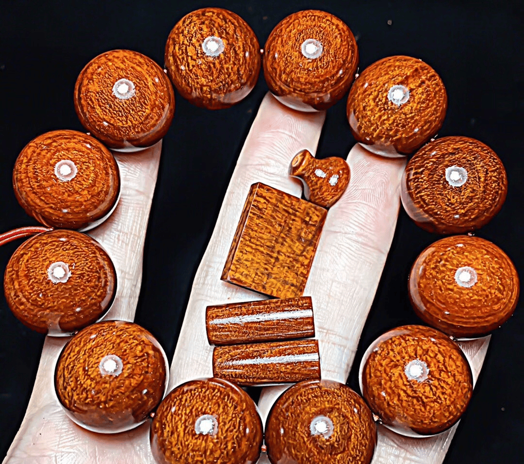 海黄vs小叶紫檀手串到底哪个更好,该选谁?