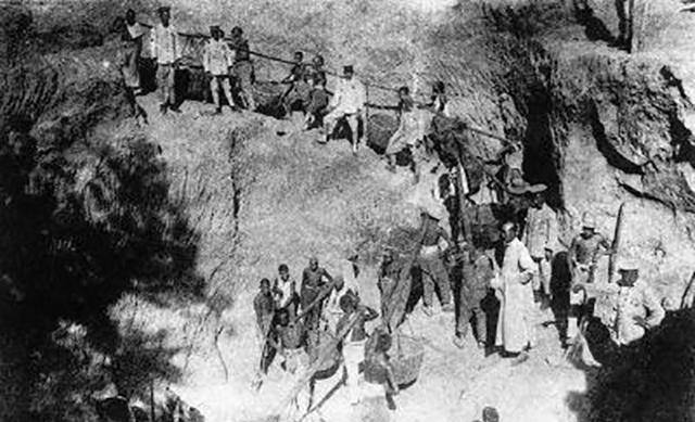 农民菜地打井挖到4件宝,吃了封口饭,次日又挖到20多件文物_李锐_盗墓