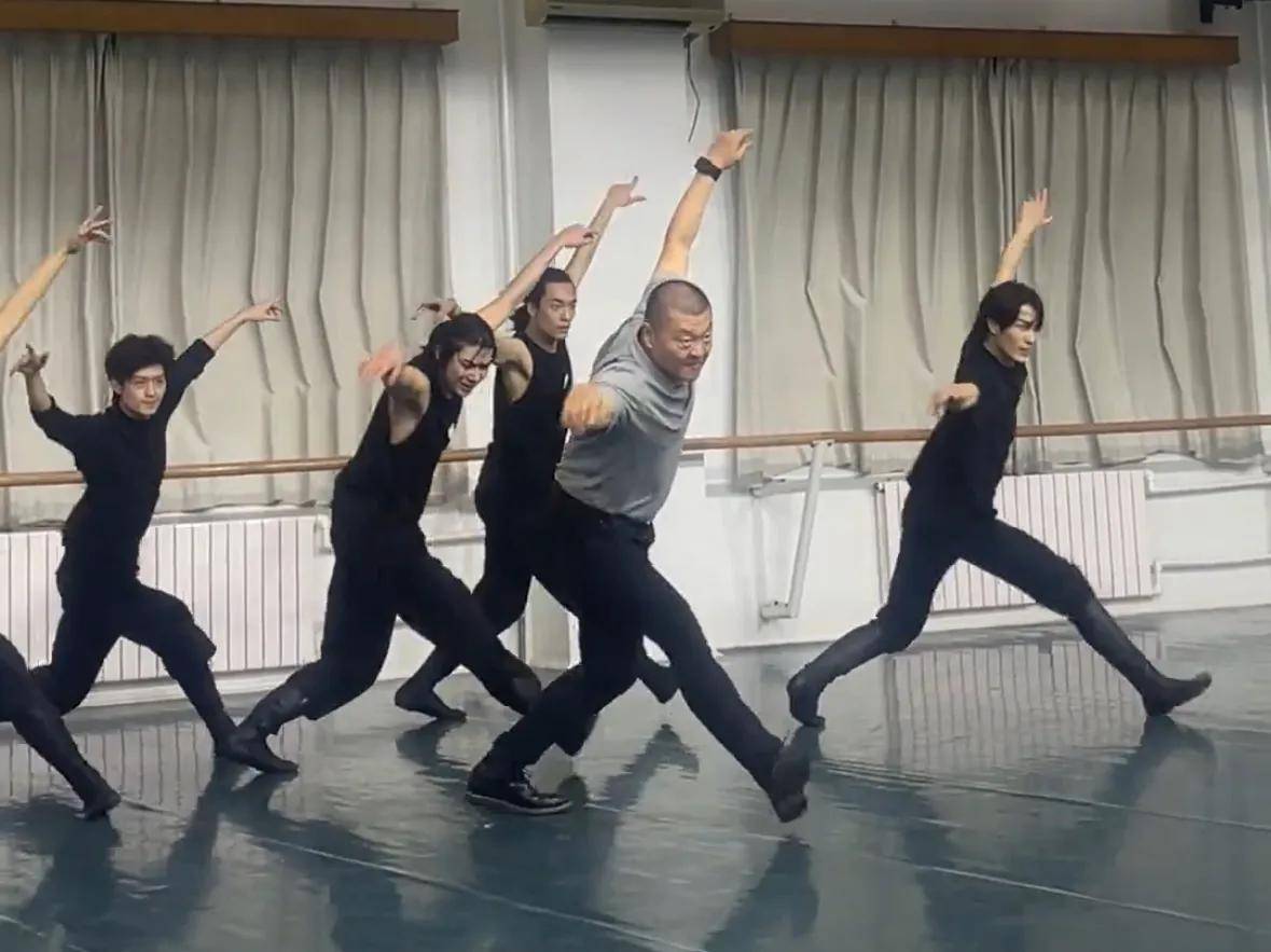 全网爆火的蒙古舞者姜铁红,25年前因意外退出舞台_舞蹈_网友_大叔