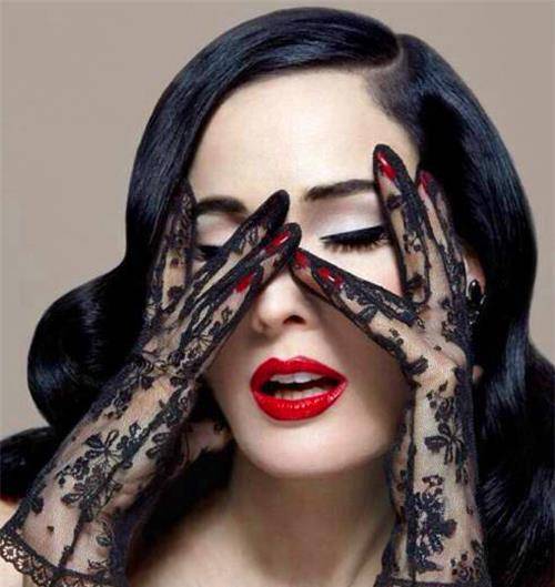 不过玛丽莲·曼森在婚后却依然保持多伴侣的生活,让蒂塔·万提斯烦＃