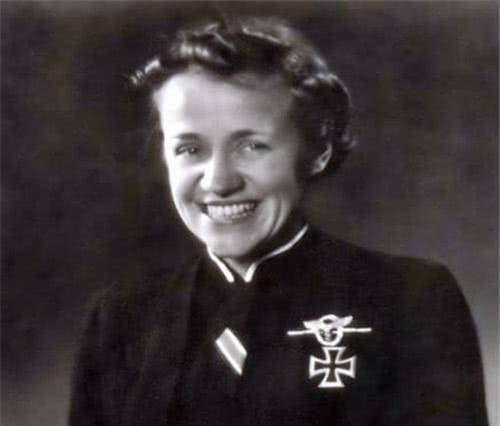 德国战败前,那位舍命驾驶战机去救希特勒的女飞行员,最后怎样了_汉娜