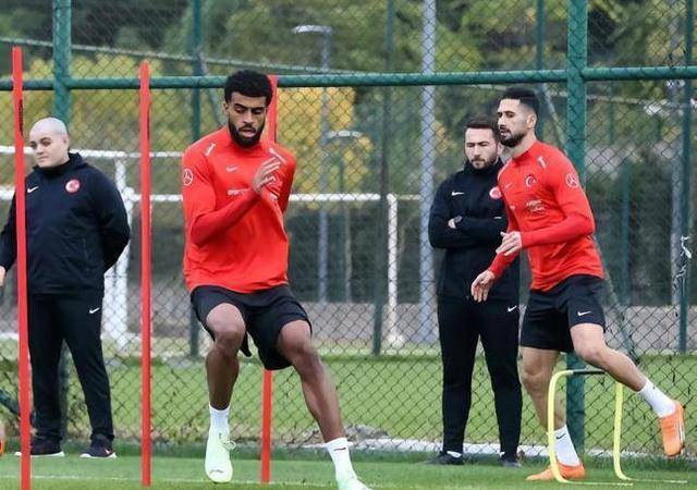 土耳其欧洲杯初选名单公布:19岁居莱尔不算年轻,3人比他还小