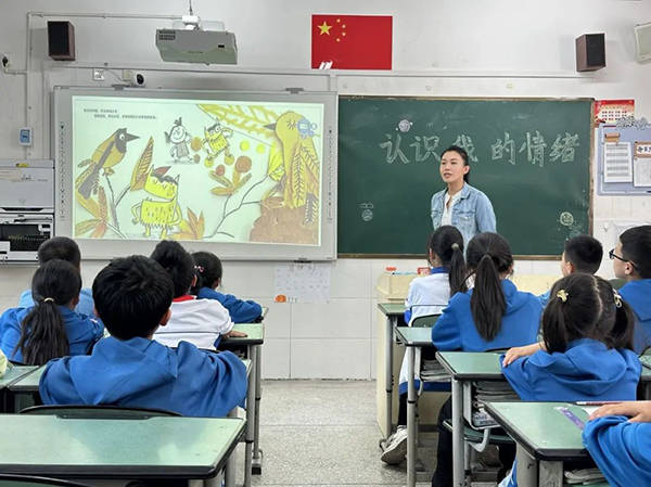 郫筒一小举办525心理健康月主题教育系列活动