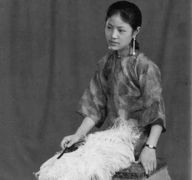 杜月笙梅开四度,同时爱上"母女花"三人,到底是真是假呢?