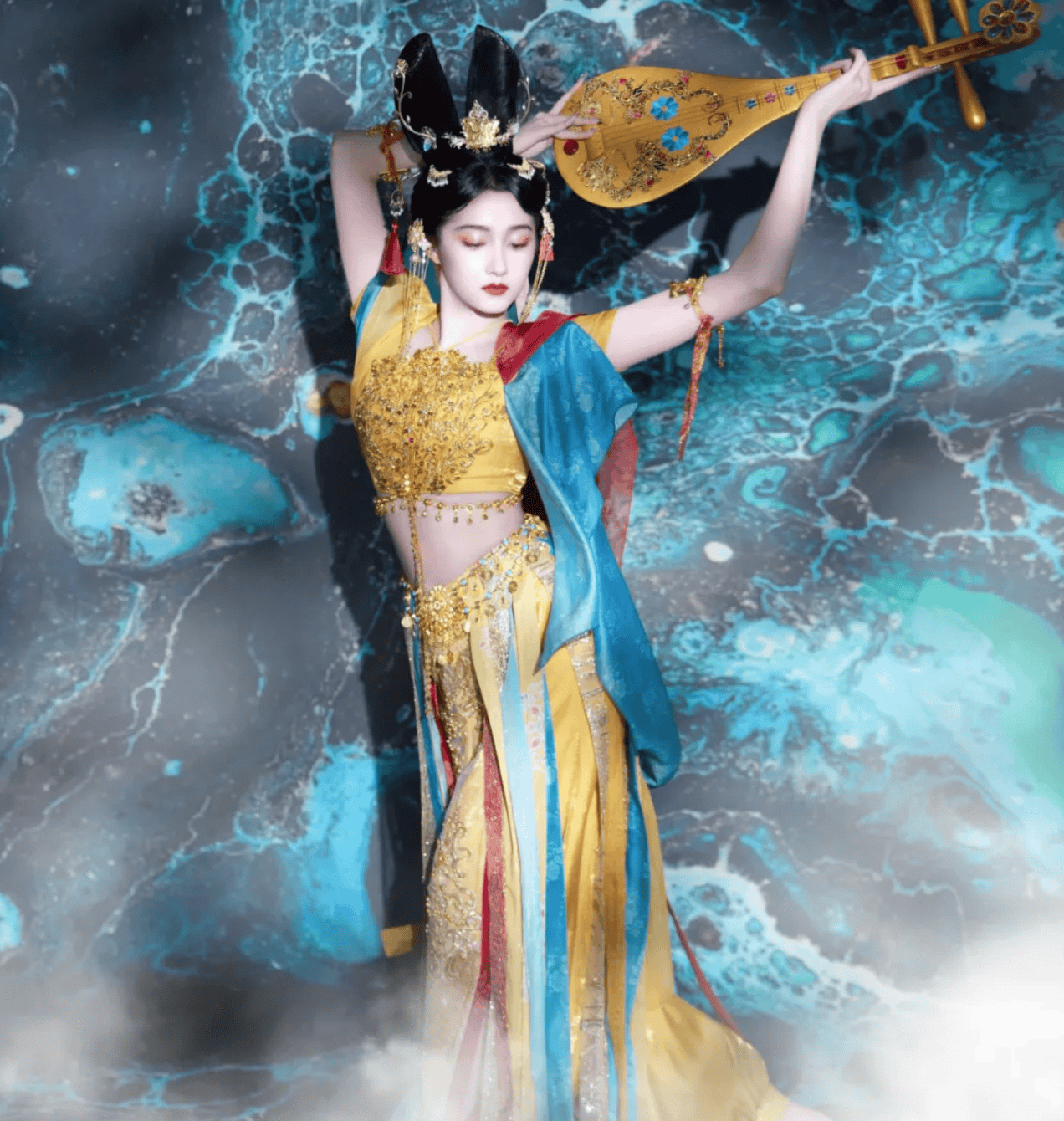 关晓彤cos杨玉环封神!造型如仙女下凡,4a腰,大长腿,力压杨颖