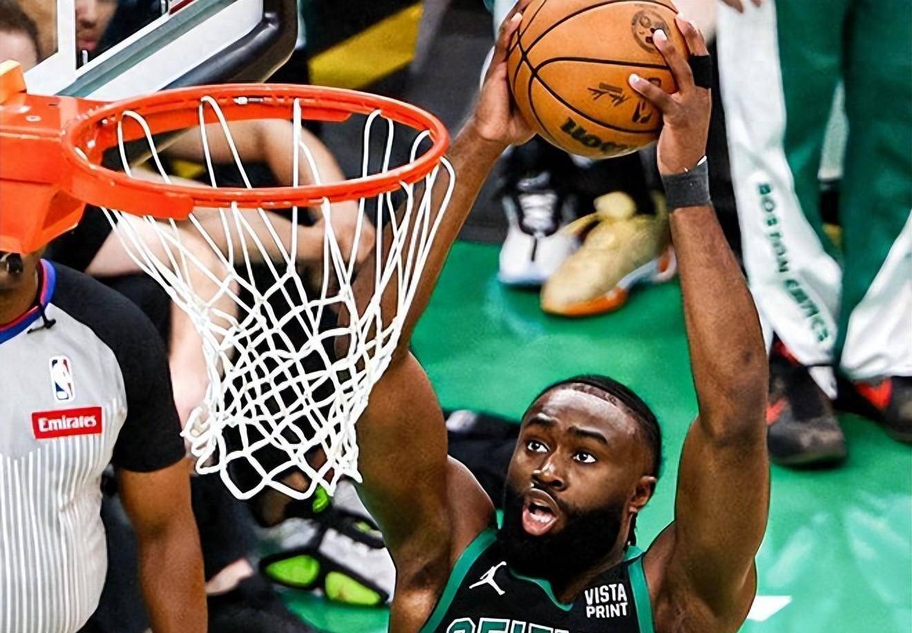 布朗40分追平季后赛生涯纪录 获全场高呼mvp_步行者_西亚_卡姆