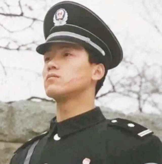曾轰动全国的北大保安高考第一人,26年后怎么样了?