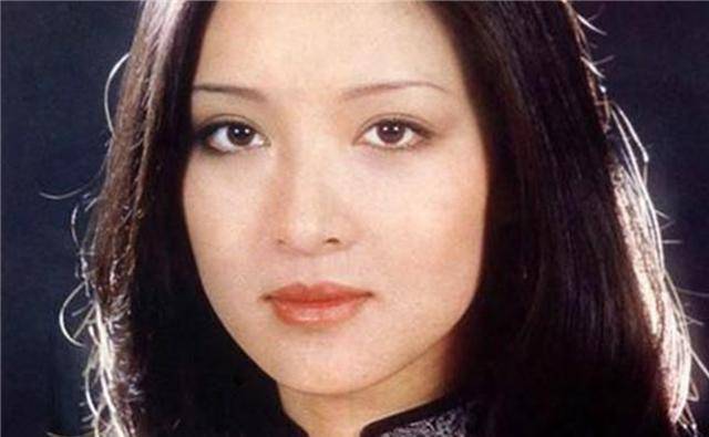 胡因梦和李敖离婚后,从影星蜕变成作家,42岁生私生女却终未再婚