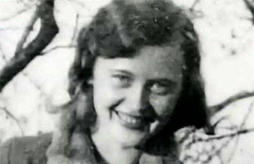 进入女子学校就读后,开始作为一名会计上班,在此期间,她加入了纳粹党