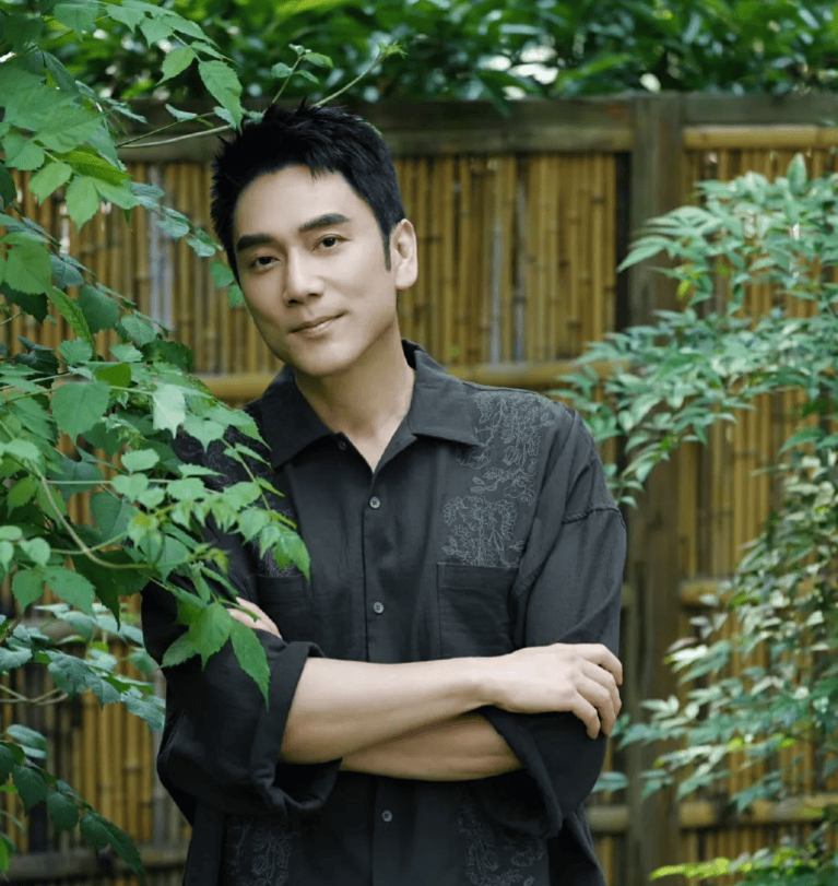 有人认为,林依轮的"姨感"越来越重,回想起他年轻时的帅气模样,不禁让