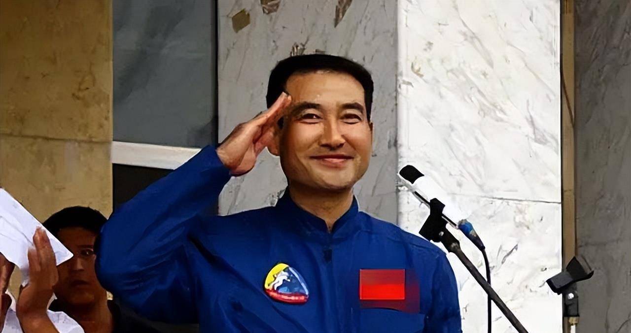 神州七号发射前一晚,翟志刚妻子整晚没合眼:两个星期瘦了6斤