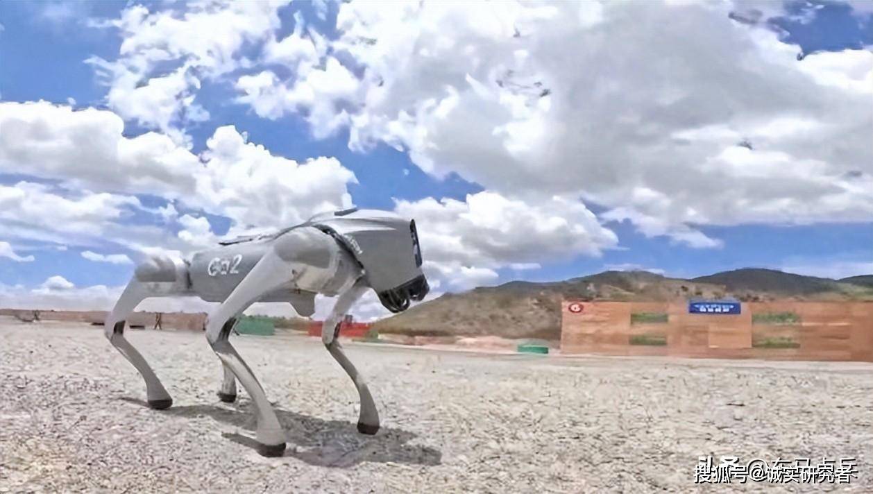 这款机器狗最大的优势便是能够拥有极强的机动性,且能够全地形通行