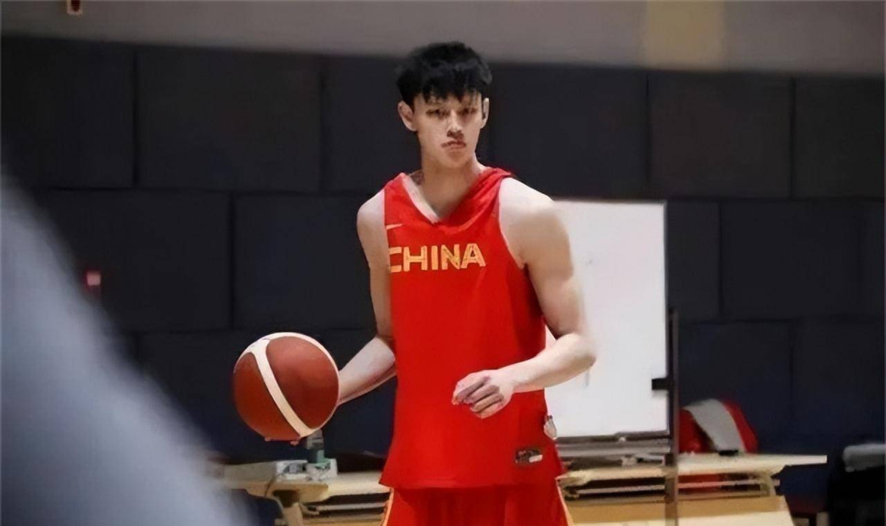 天才少年曾凡博:能够冲击nba的中国少年,中国篮球的希望