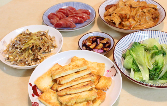晒晒我家的晚餐,五道菜一碗汤,没有大鱼大肉,家人吃的舒服