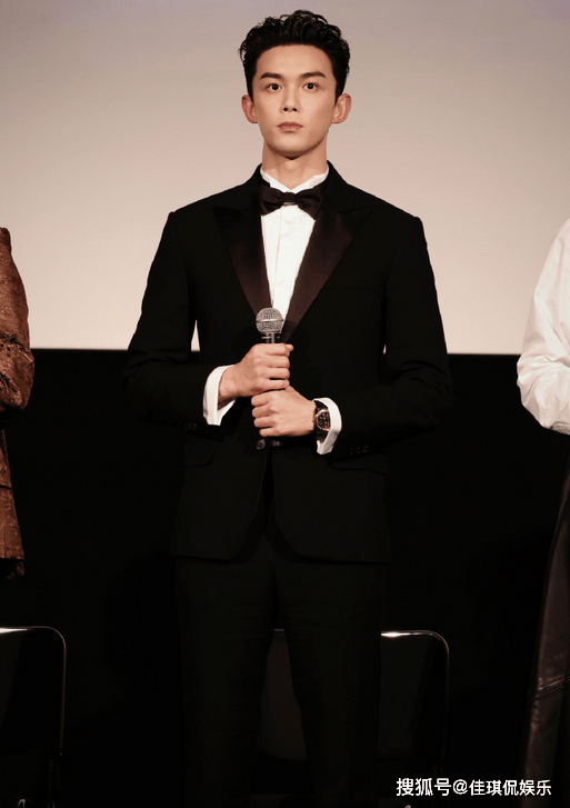 别硬演初恋角色,10位男明星,站在那就是"人间白月光"_气质_时候_黄轩