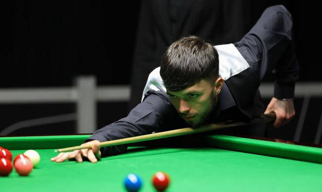 王雨晨逆袭夺得斯诺克职业联赛资格