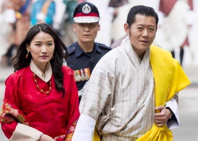 不丹五世国王,17岁时求婚7岁女孩,13年后终于抱得美人归